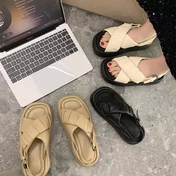 Стильные женские пляжные сандалии на покатом каблуке 35