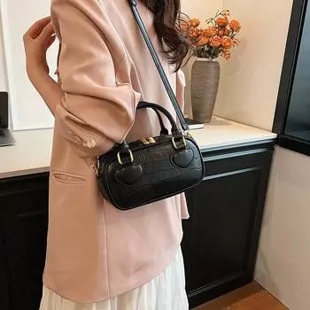 Сумка 2024 года, летняя новая нишевая дизайнерская сумка в иностранном стиле через плечо с косым креплением, модная универсальная ретро-сумка розовый