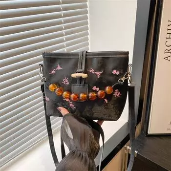 Сумка 2024 года, летняя новая тенденция, нишевая сумка под мышкой, простая модная сумка-мессенджер, простая маленькая квадратная сумка для женщин чёрный