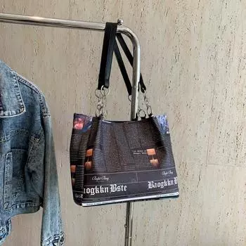 Сумка большого объема из искусственной кожи с граффити для женщин 2024 года, новая модная сумка для газет, универсальная персонализированная сумка через плечо чёрный