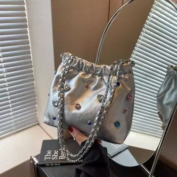 Сумка большой вместимости для женщин. Новинка 2023 года. Простая и универсальная сумка на плечо с цепочкой. Популярная в этом году сумка-ведро для воды.