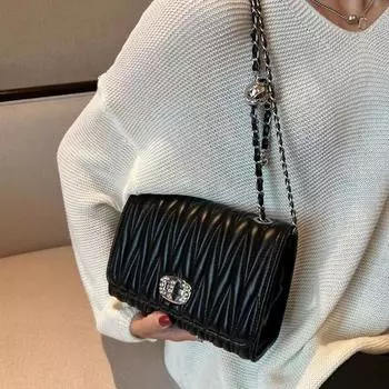 Сумка через плечо для женщин, роскошная дизайнерская плиссированная сумка ручной работы, маленькая квадратная сумка, модный тренд, украшенная металлическими шариками и цепочкой
