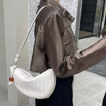 Сумка через плечо из коровьей кожи в форме полумесяца - французский стиль 2024 года чёрный