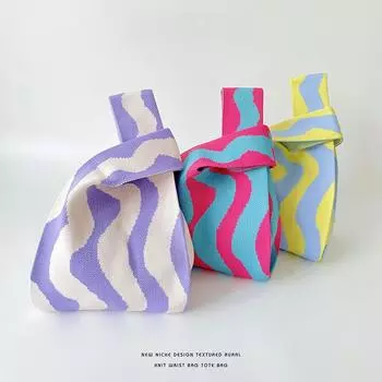 Сумка через плечо из трикотажной ткани контрастного цвета: Уникальный, универсальный и просторный.