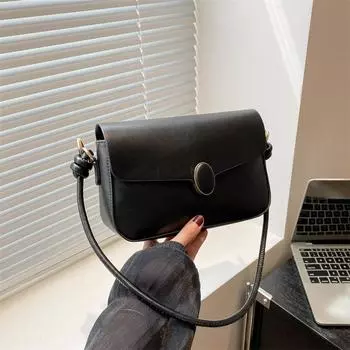 Сумка через плечо корейской версии, маленькая женская сумка 2024 года, новая модная и простая маленькая квадратная сумка в иностранном стиле, повседневная женская сумка-мессенджер чёрный