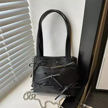 Сумка через плечо повседневная модная сумка в этом году популярная маленькая квадратная сумка 2024 летняя новая простая сумка через плечо с цепочкой чёрный