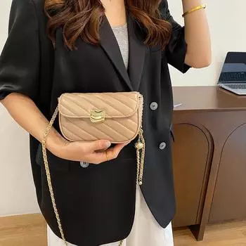 Сумка через плечо с цепочкой и текстурой Niche, летняя новая модная женская сумка 2024 года, простая и универсальная модная сумка-мессенджер, маленькая квадратная сумка чёрный