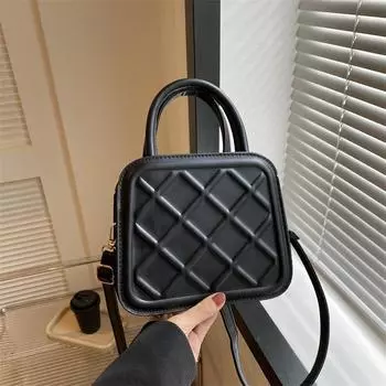 Сумка через плечо с ромбом в иностранном стиле 2024 года, новая текстура, модная, с популярной портативной сумкой-мессенджером для женщин чёрный