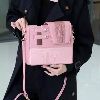 Сумка через плечо с утепленной подкладкой, текстура крокодиловой кожи, регулируемый ремень, держатель для бутылки с водой, однотонная сумка из искусственной кожи для путешествий и поездок на работу розовый