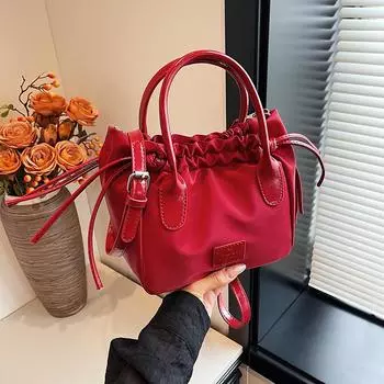 Сумка через плечо с завязками на шнурке для женщин, красная плиссированная ручная сумка, женская новая мягкая кожаная сумка-ведро на одно плечо (20cm<Max Length<30cm)