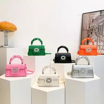 Сумка через плечо Сумка через плечо Модная популярная сумка этого года Красивая новая повседневная модная индивидуальная простая маленькая квадратная сумка