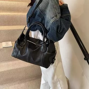 Сумка через плечо в стиле ретро для женщин 2024 года, осень-зима, маленькая, свежая и модная сумка через плечо, корейская версия, нишевая повседневная портативная женская сумка чёрный