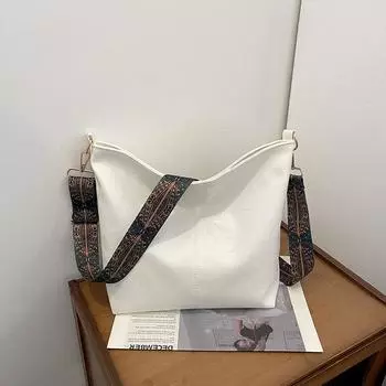 Сумка через плечо Yogodlns с широким геометрическим ремешком, большая вместительная сумка через плечо для женщин, женская сумка из искусственной кожи в стиле ретро для покупок и путешествий 24x12x26cm чёрный