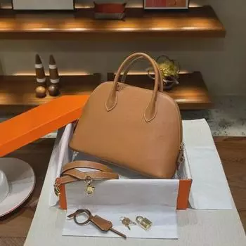 Сумка для боулинга Bolide 25 Epsom Leather: Универсальная, классическая, ручная и через плечо сумка из натуральной кожи. 25 x 18 x 9 cm