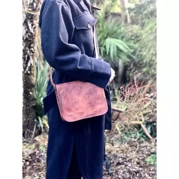 Сумка для папы, однотонная кожаная сумка-почтальонка спереди, коричневая кожаная мужская сумка через плечо размером 7 x 9 дюймов, кожаная сумка через плечо для него, простая сумка унисекс с простой передней частью. 9 x 7 x 2 in коричневый