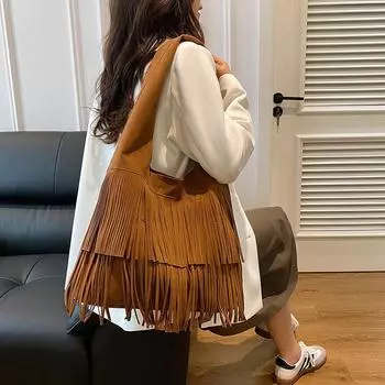 Сумка из матовой кожи женская большая вместительная сумка через плечо для поездок на работу с кисточкой светло-коричневого