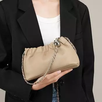 Сумка из натуральной кожи. Популярная сумка 2023 года. Сумка подмышки с цепочкой. Женская плиссированная сумка с облаками. Женская сумка. Сумка через плечо из воловьей кожи на одно плечо. Золотая шариковая цепочка. чёрный