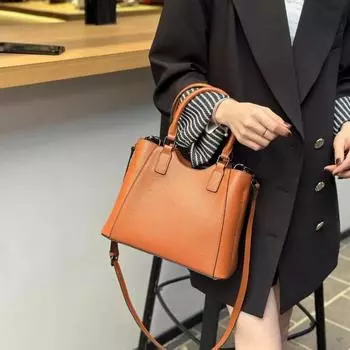 Сумка из натуральной кожи, женственная, среднего возраста, большая вместимость, сумка через плечо для мам, модная, популярная, сумка через плечо One Size чёрный