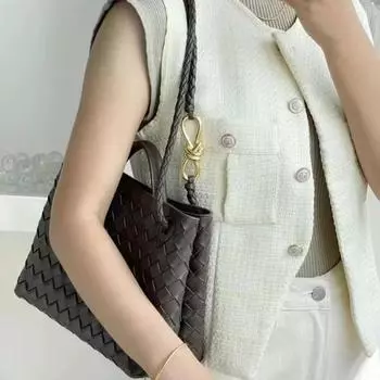 Сумка из овчины, 25 шт., новая, с металлической пряжкой, ручная тканая сумка, сумка на одно плечо, через плечо, для женщин 25x10x20cm кофейный