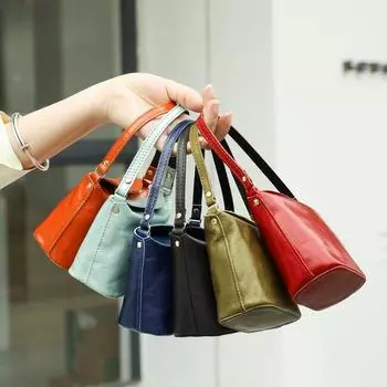 Сумка-кошелек из натуральной кожи Spring Hand, изготовленная из высококачественной коровьей кожи, создает ощущение высокого класса и изысканности