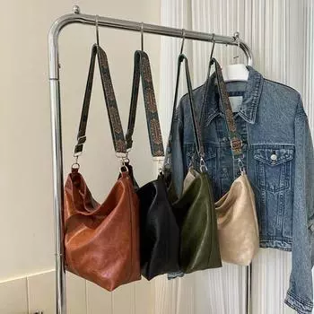 Сумка-мессенджер через плечо в стиле ретро с широким поясом, весна/лето 2024 г. — вместительная женская сумка-ведро с усовершенствованной текстурой. чёрный