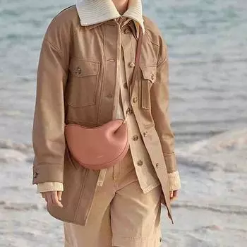 Сумка-мессенджер из кожи Camel-Litchi в форме полумесяца для женщин 24.5 x 7.5 x 20.5 cm