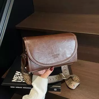 Сумка-мессенджер на одно плечо 2025 новая модная сумка женская универсальная с широким плечевым ремнем модная маленькая квадратная сумка чёрный