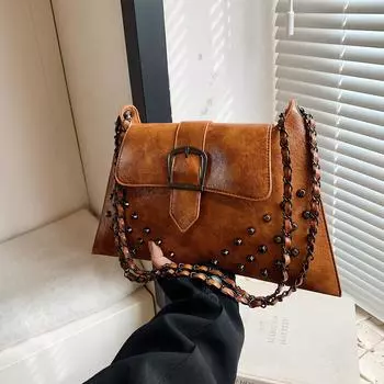 Сумка-мессенджер на плечо с заклепками и цепью в стиле ретро, большая вместимость