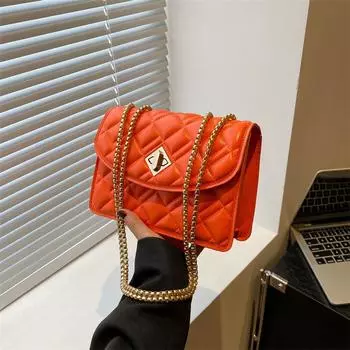 Сумка-мессенджер с замком-цепочкой и ромбом 2024 года, новый нишевый дизайн, универсальная, однотонная, маленькая квадратная сумка чёрный