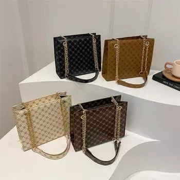 Сумка Модная маленькая квадратная сумка Текстурированная сумка через плечо из искусственной кожи Большая вместимость Сумка через плечо с цепочкой Женская сумка коричневый