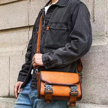 Сумка на одно плечо. Модная и стильная мужская сумка через плечо. Многофункциональная сумка через плечо с застежками-кнопками.