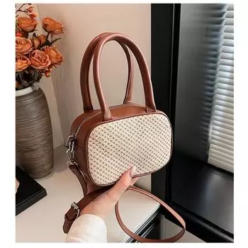 Сумка на одно плечо с диагональным крестом, тканая соломенная тканая сумка для женщин, новая модная сумка лета 2024 года, пляжная сумка для отдыха на море With pendant(Random)