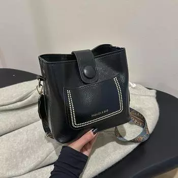 Сумка Niche Design женская зимняя новинка 2024 года популярная маленькая квадратная сумка сумка-мессенджер ретро повседневная простая сумка-ведро чёрный