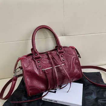 Сумка-паровоз в стиле ретро с заклепками, женская повседневная универсальная сумка через плечо, сумка-мессенджер для поездок на работу 30*10*20 красный