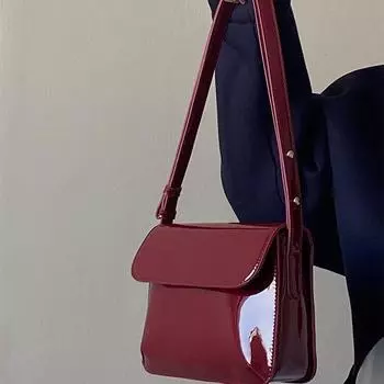 Сумка-подмышка в стиле ретро в Гонконге для женщин на осень и зиму, новая красная лакированная кожаная сумка через плечо, маленькая квадратная сумка для женщин