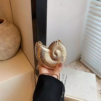 Сумка подмышкой Niche Design 2024, новая модная маленькая круглая сумка на одно плечо, красный конверт, иностранная красивая цепочка, косая сумка