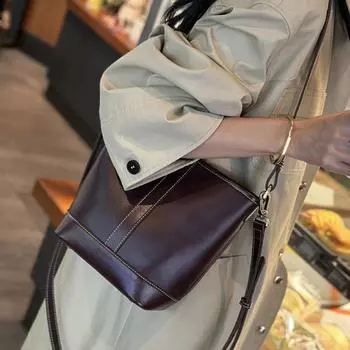 Сумка Premium Commuter Bucket Bag Женская весенняя сумка через плечо Женская сумка из натуральной кожи Женская сумка через плечо Сумка подмышкой темно-коричневого