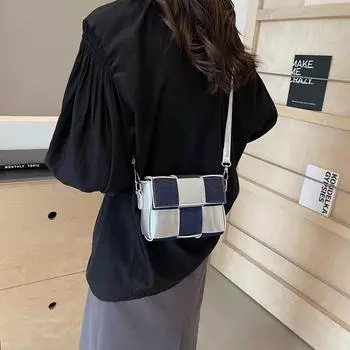 Сумка премиум-класса для женщин 2024 года, новый нишевый дизайн, универсальная контрастная цветная сумка через плечо, текстура, маленькая квадратная сумка чёрный