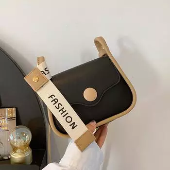 Сумка с улучшенной текстурой и нишевым дизайном 2024 года, новая женская сумка, осенняя популярная сумка-мессенджер, супер-огненная маленькая квадратная сумка чёрный