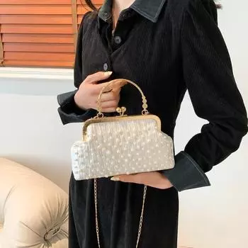 Сумка с жемчужной цепочкой для женщин, новинка 2024 года, сумка через плечо на одно плечо, большая вместительная сумка с зажимом для ужина, ручная сумка-ракушка