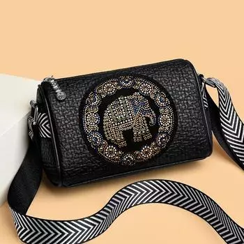 Сумка со слоном, маленькая круглая женская сумка Boston, популярная в 2024 году сумка с рисунком слона, универсальная сумка на одно плечо с наклонной крестообразной подушкой чёрный