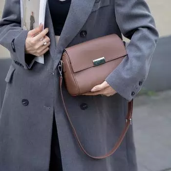 Сумка Сумка подмышкой Женская мода ретро сумка через плечо Высококачественная текстура Niche одно плечо кожаная женская сумка осень 24*10*17CM