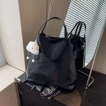 Сумка-тоут Commuter большой вместимости для женщин 2024 года, новый персонализированный повседневный модный рюкзак, осенняя сумка через плечо с косым креплением Without pendant чёрный