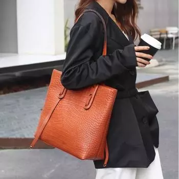 Сумка-тоут из натуральной кожи, женская, корейская версия, простой верхний слой из коровьей кожи с крокодиловым принтом, сумка через плечо One Size чёрный