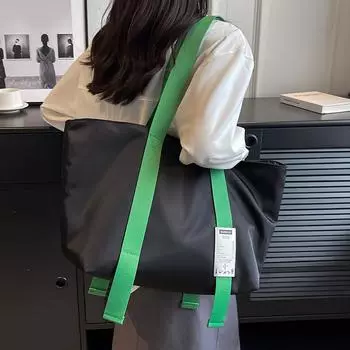 Сумка-тоут женская 2024 новая большая сумка для поездок на работу весна-лето сумка через плечо из ткани Оксфорд популярная классная сумка в этом году