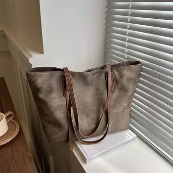 Сумка в стиле ретро 2024 года, новая модель весны этого года, популярная текстура, красивая сумка-тоут в иностранном стиле на одно плечо для поездок на работу и подмышку чёрный