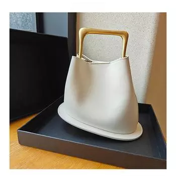 Сумка-ведро из натуральной кожи в стиле ретро 2024 года с деревянной ручкой — необычный нишевый дизайн, повседневный и универсальный