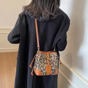 Сумка-ведро с леопардовым принтом в стиле ретро, женская модная универсальная простая сумка в иностранном стиле с косым ремешком большой емкости коричневый