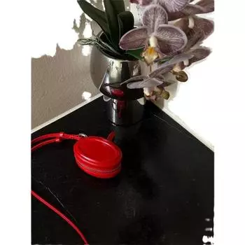 сумка висит брелок косой пролет сумка заметный тянуть кулон веселый помада красный Интернет знаменитость личность жареный улица артефакт висит шея красный