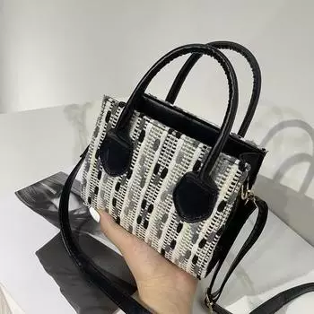 Сумка зарубежного тренда 2024 года, осень, новая мода, простая сумка-мессенджер, повседневная, нишевая, маленькая квадратная сумка, сумка через плечо белый